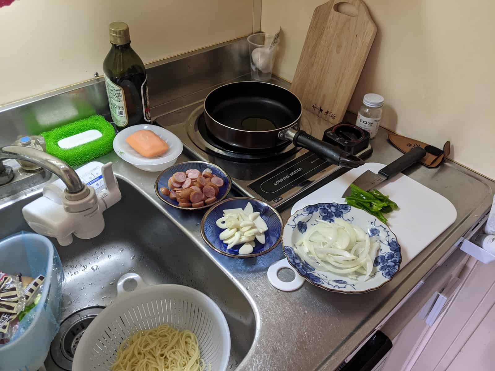 調理中の台所