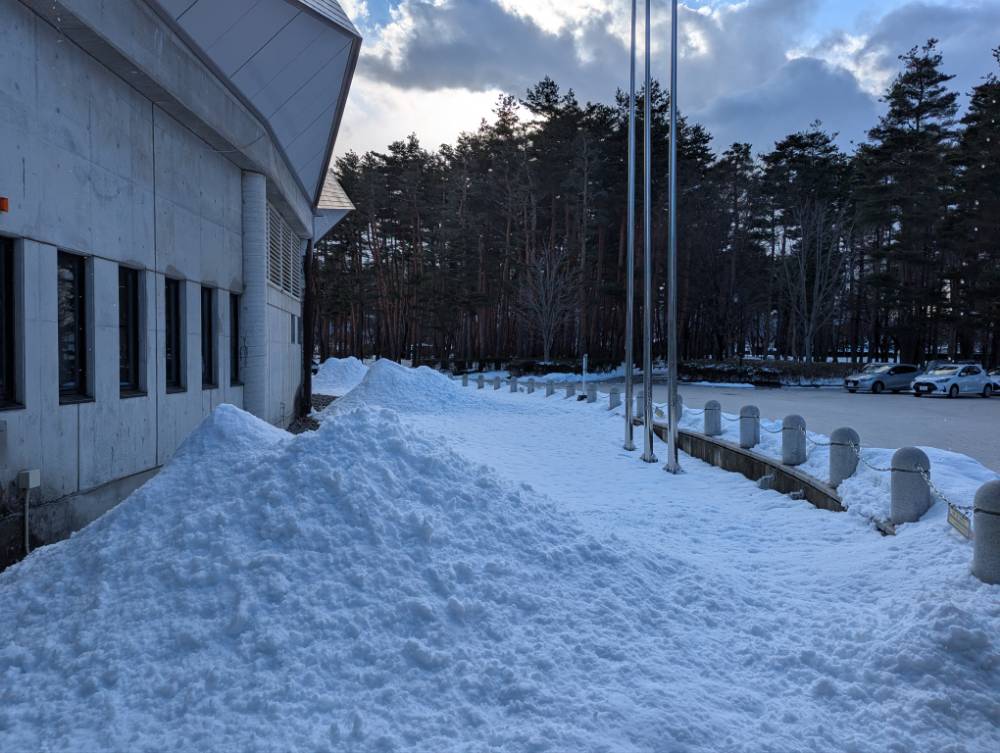 やまびこドームの降り積もる雪