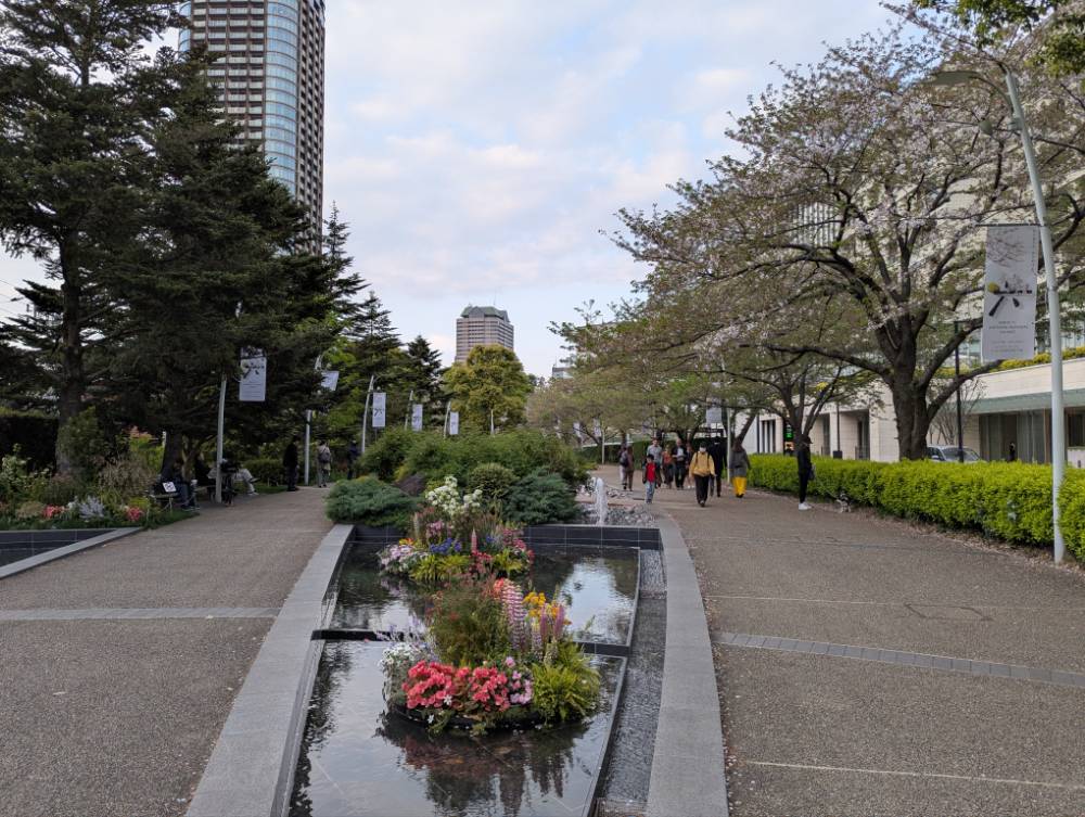 ミッドタウンの桜道